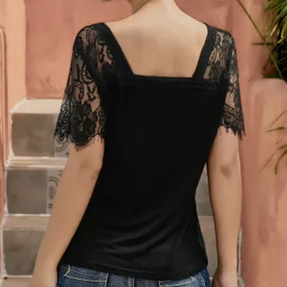 genevesca Tops - Gypsy angel sleeves in black V neck tee